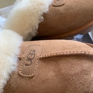 UGG SLIPPERS ✨💓